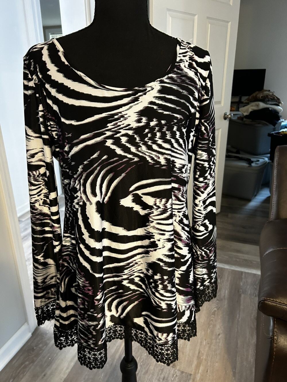 Essentials By Milano Zebra Stripe Top Lace Detail Blouse Womens Lg